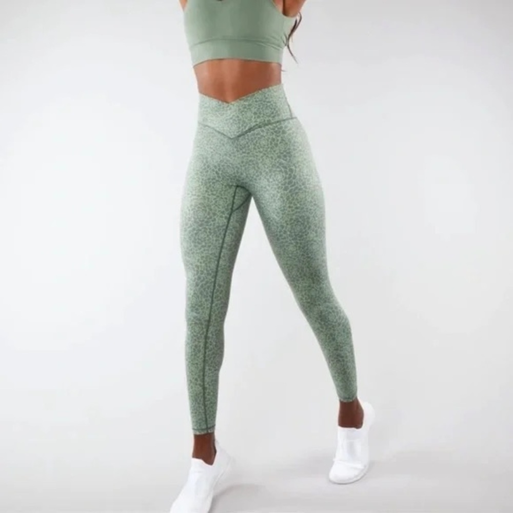 Buff Bunny Leggings Green Siren Floral Eden Size Medium Spandex High Waist Gym